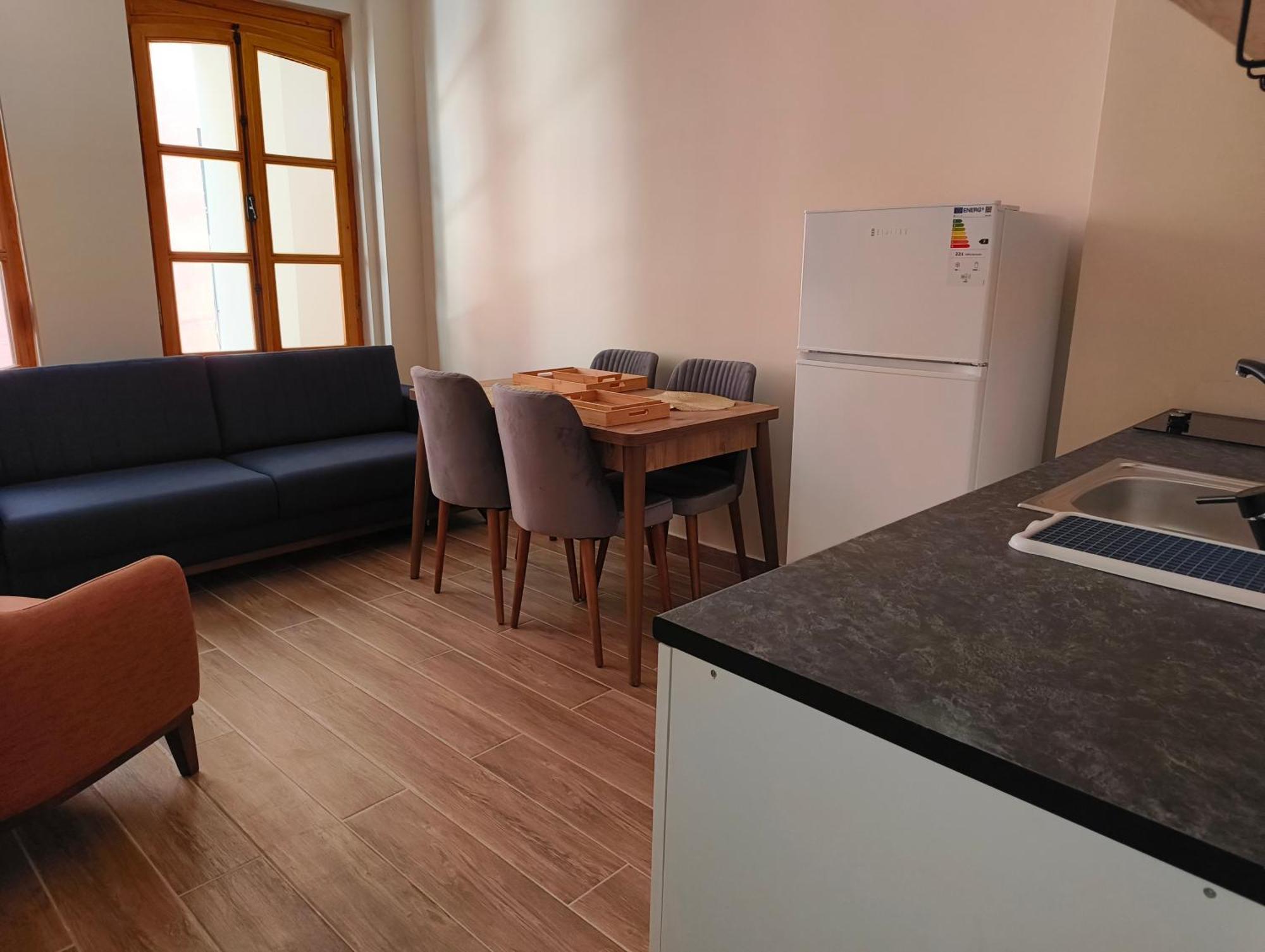 Majestik Hotel Istanbul Bagian luar foto
