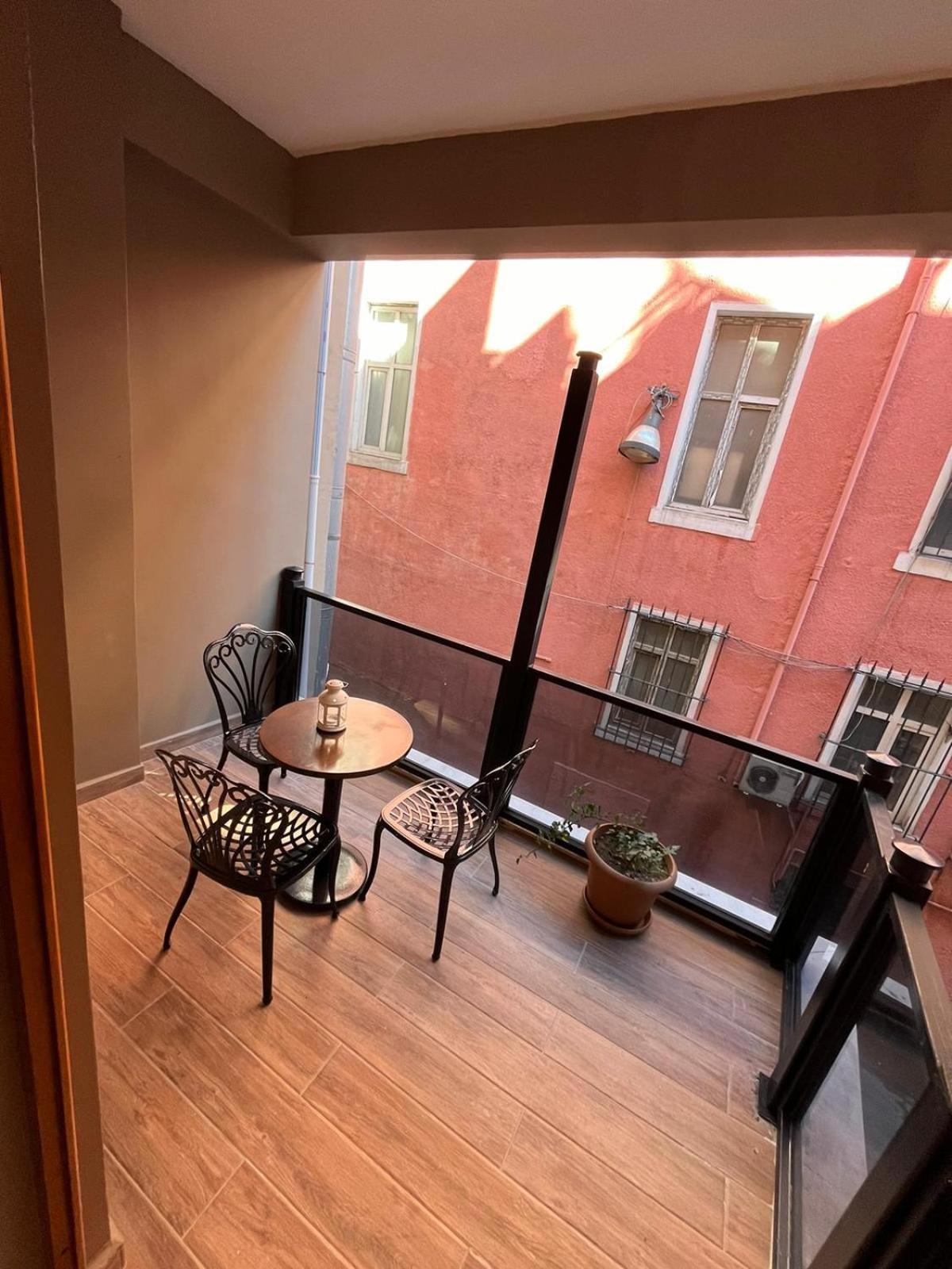 Majestik Hotel Istanbul Bagian luar foto
