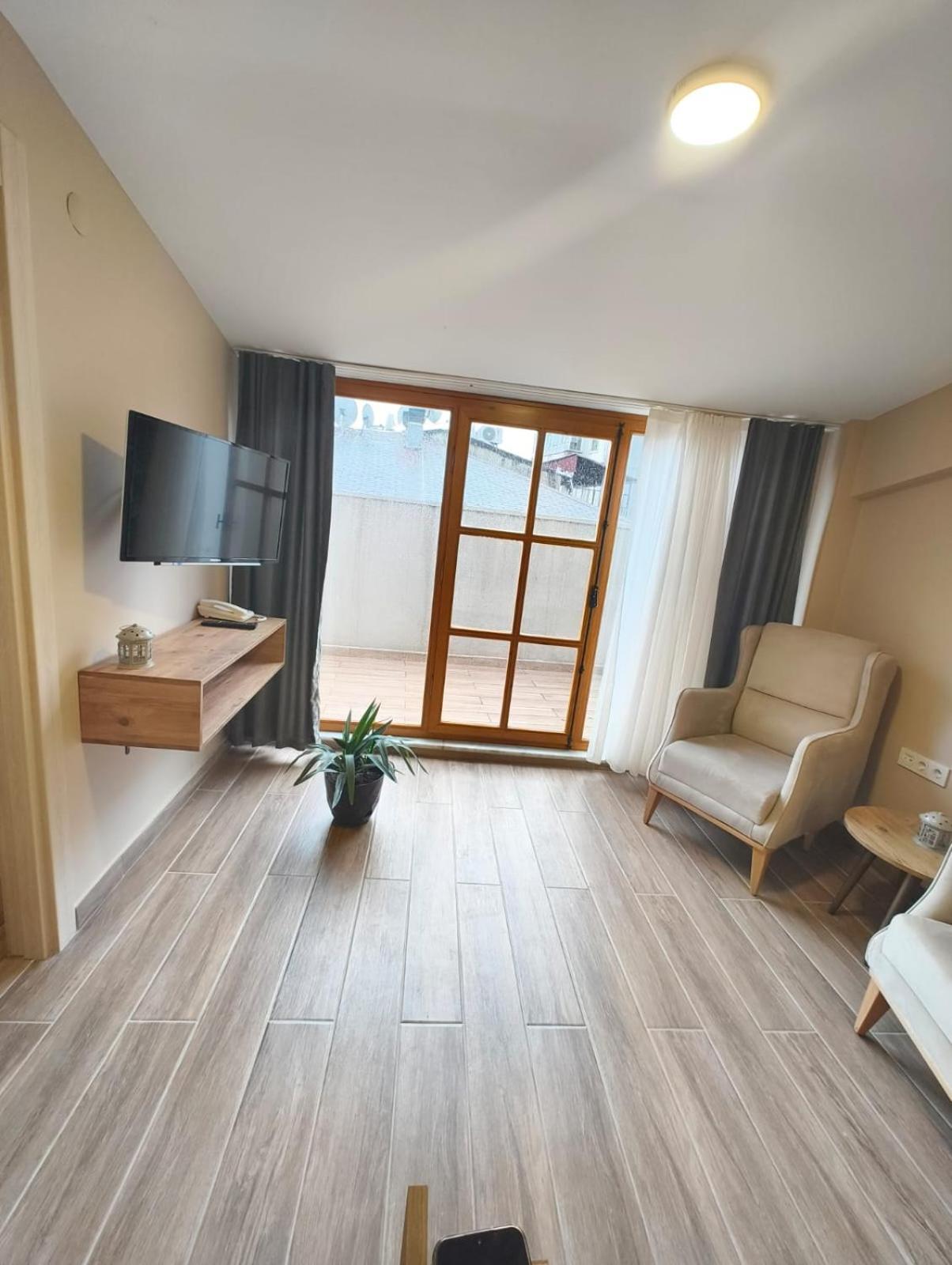 Majestik Hotel Istanbul Bagian luar foto
