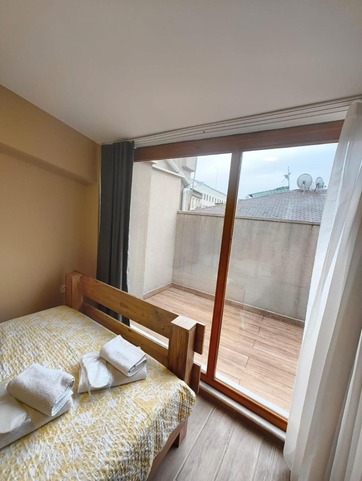 Majestik Hotel Istanbul Bagian luar foto