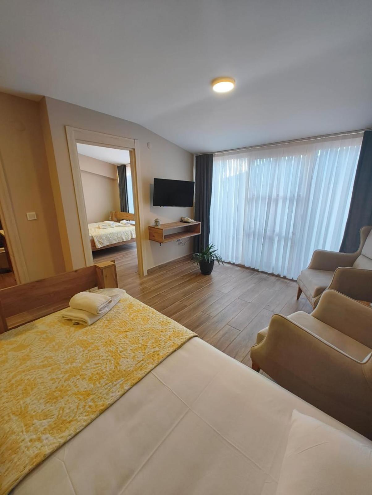 Majestik Hotel Istanbul Bagian luar foto
