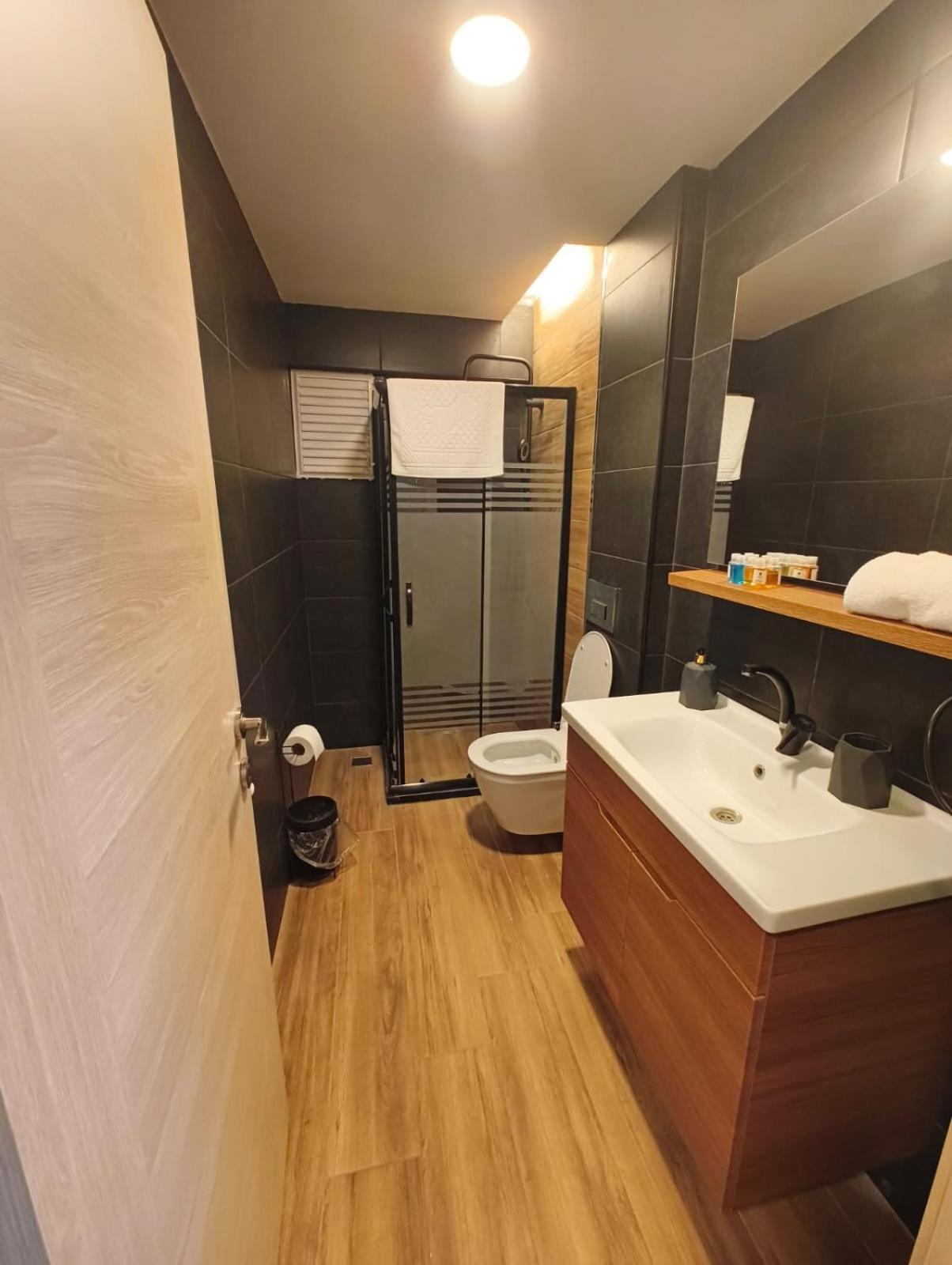 Majestik Hotel Istanbul Bagian luar foto