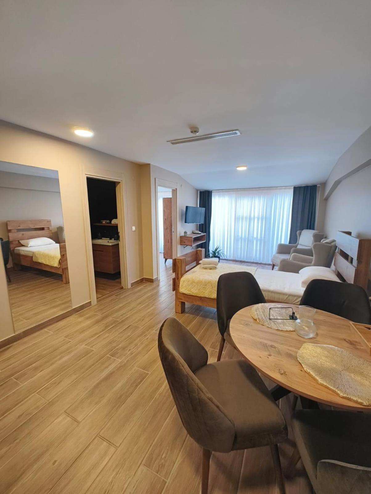 Majestik Hotel Istanbul Bagian luar foto