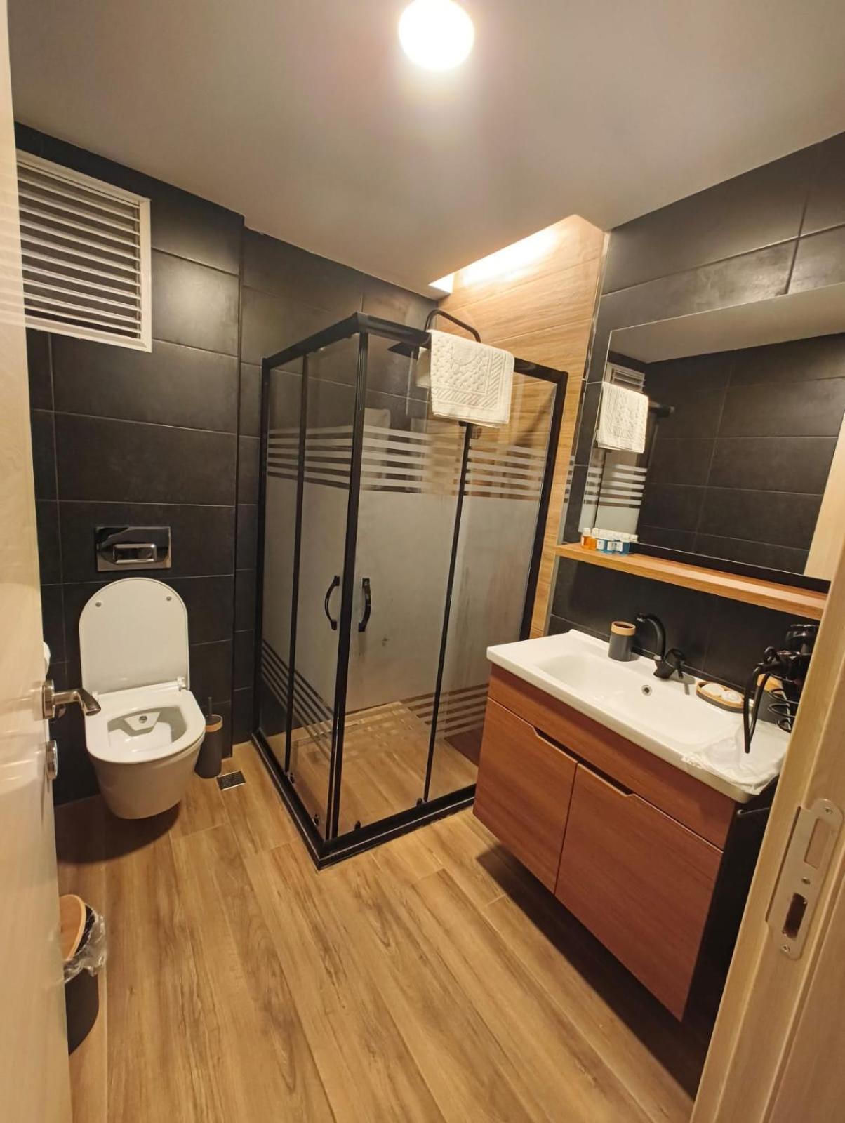 Majestik Hotel Istanbul Bagian luar foto