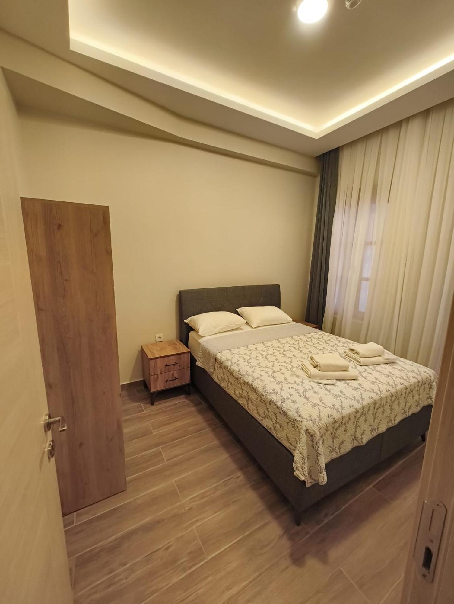 Majestik Hotel Istanbul Bagian luar foto