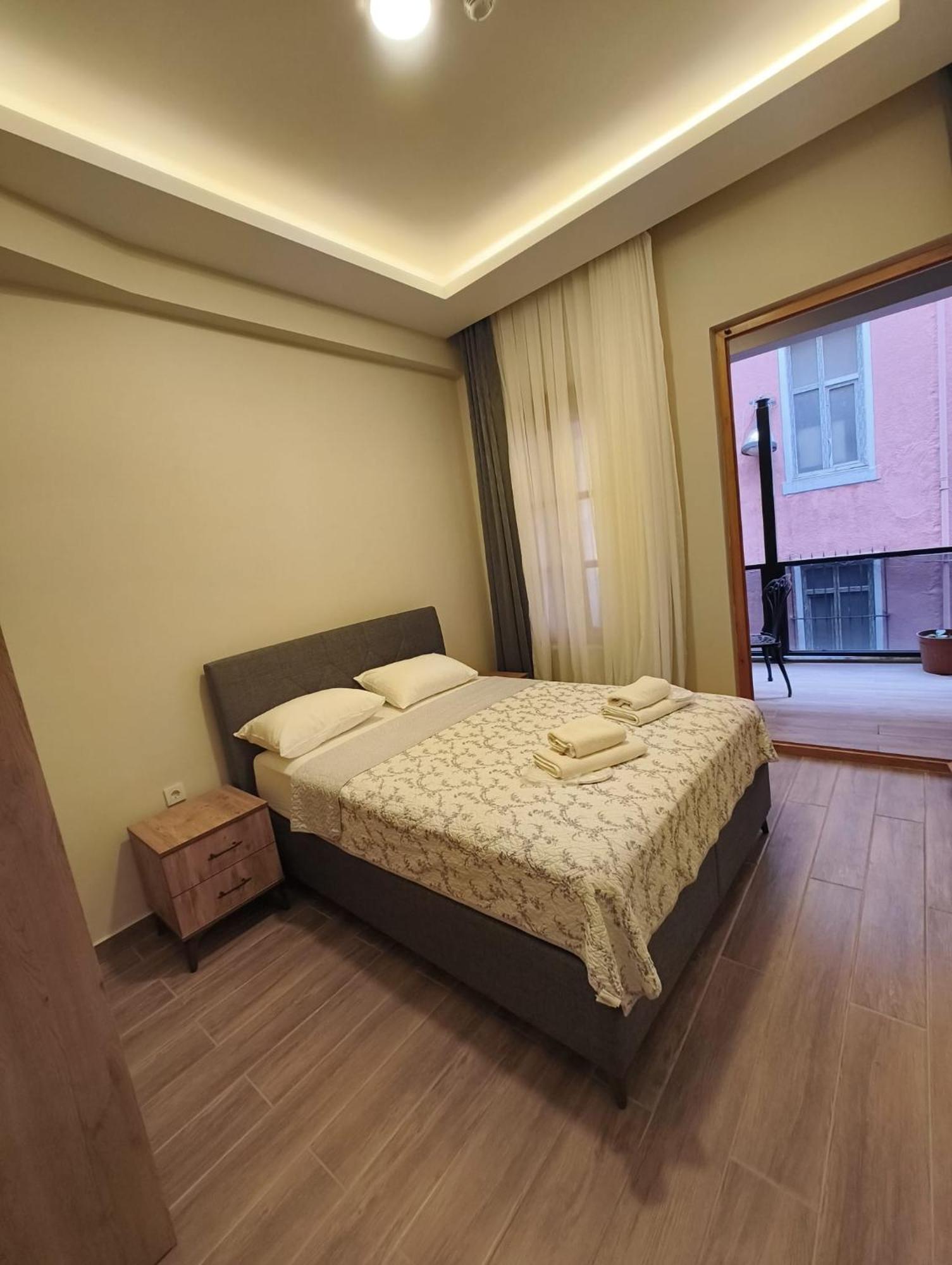 Majestik Hotel Istanbul Bagian luar foto