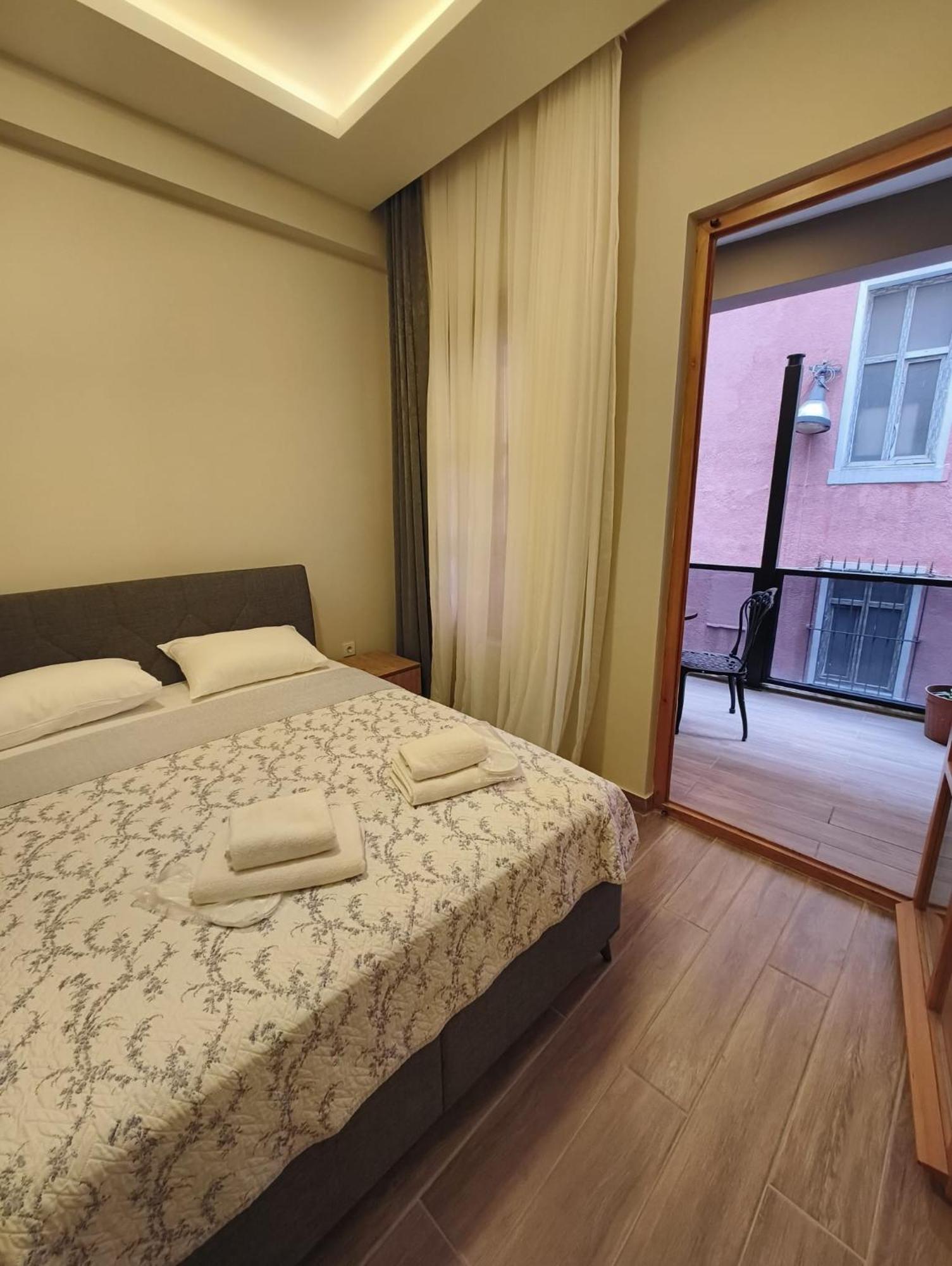 Majestik Hotel Istanbul Bagian luar foto
