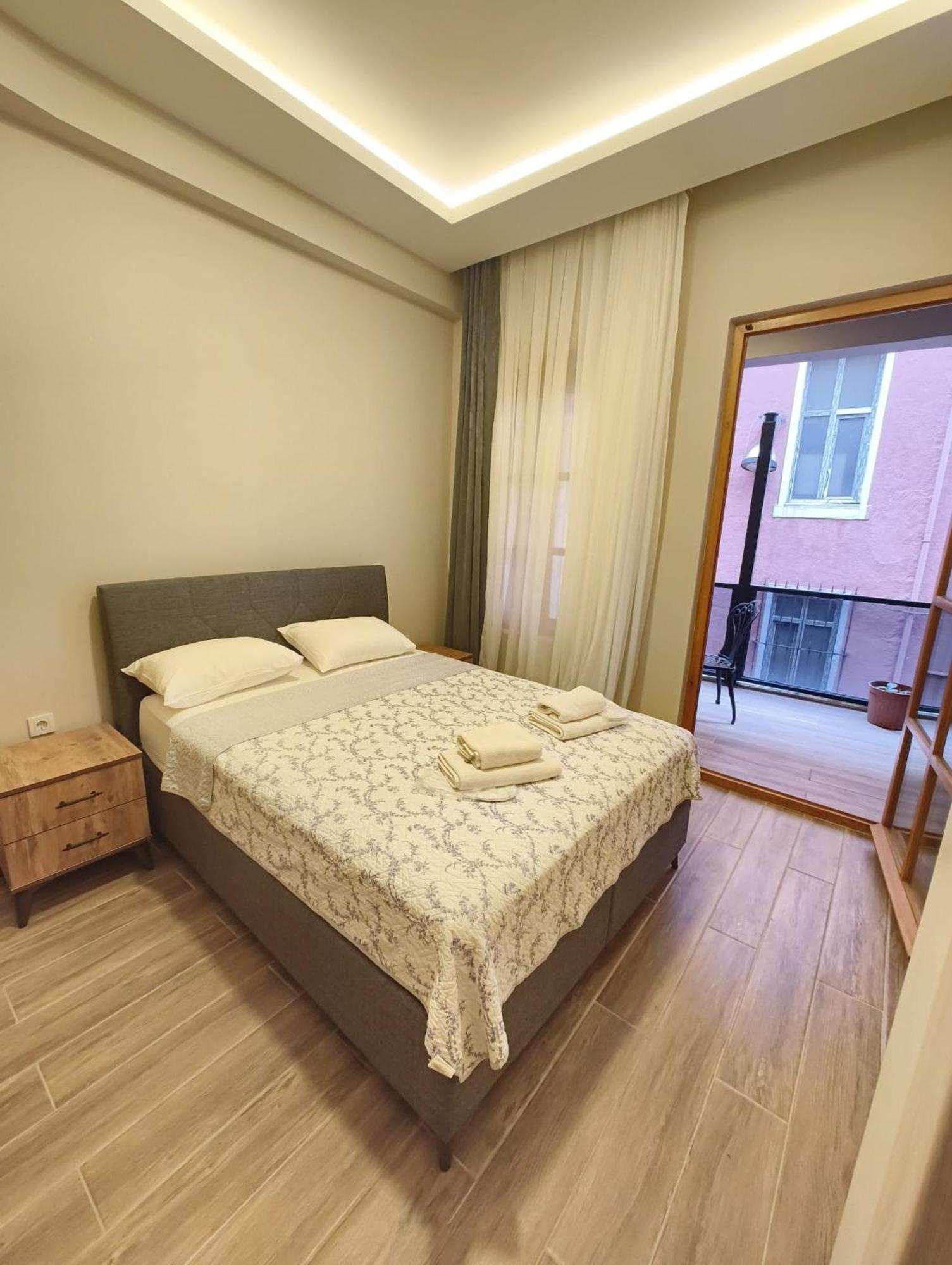 Majestik Hotel Istanbul Bagian luar foto
